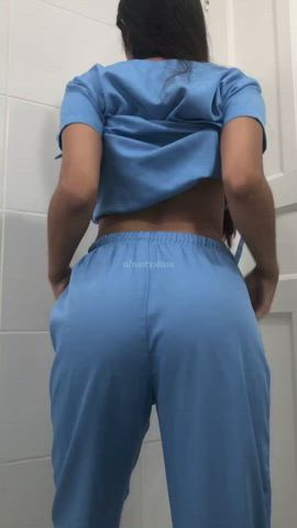 put my scrub down for a surprise 😜