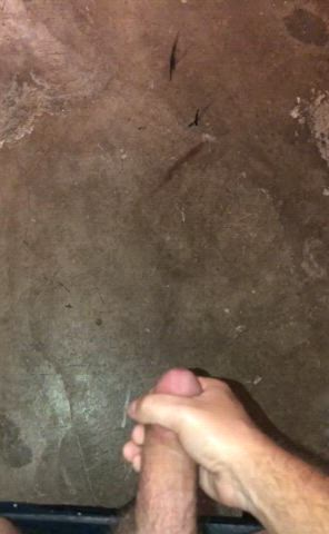 Morning wood cum spray💦