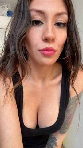 1 lbs Latina with big tits and thicc ass
