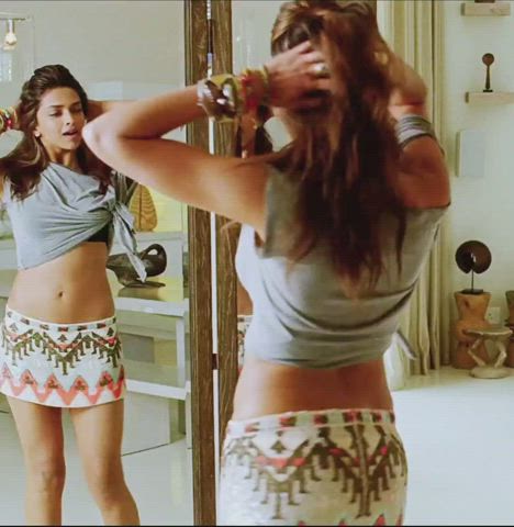 Deepika Padukone hot booty shake 🍑🍑