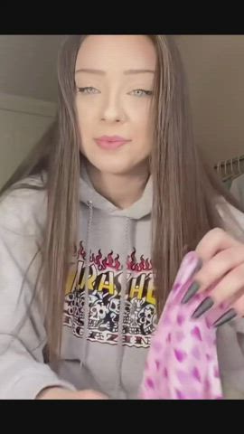 596