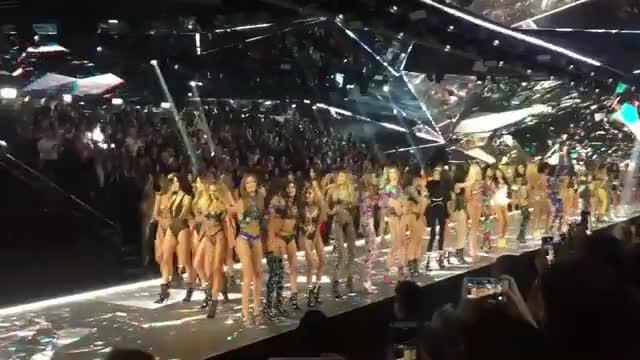 GRAND FINALE ? @victoriassecret