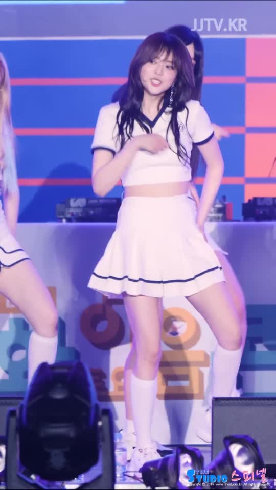 위키미키 지수연 (Weki Meki SUYEON) 테니스 스커트 짤티비 - JJTV.KR