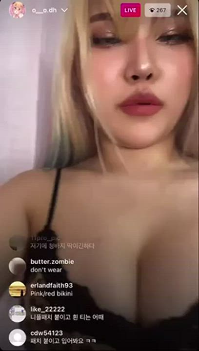 Whoopsie she had a little nipslip