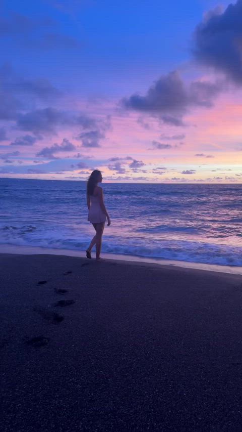 babe beach brunette model non-nude gif