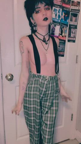 🪲do you like it when i undress for you?🪲genderfluid + pansexual🪲squirter🪲6K+