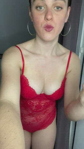 Can I be your tiny fuck toy ❤️