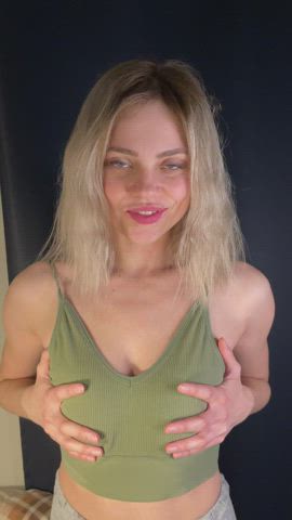 I love showing off my petite body to yet internet strangers