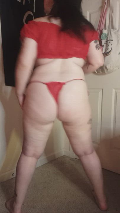 I loooove shaking my ass for you guys 🥺