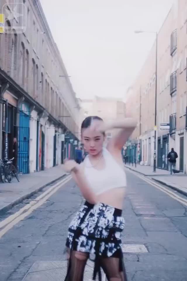 Jennie - 'SOLO' M/V 7