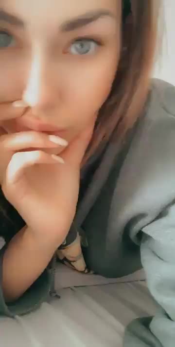 Looking for some new daddy who i can spoil <3 add me on snapchat @ninababe9x