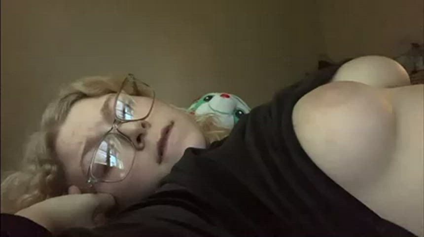 had to stay quiet, while rubbing my pussy, to not wake the people in my house <3