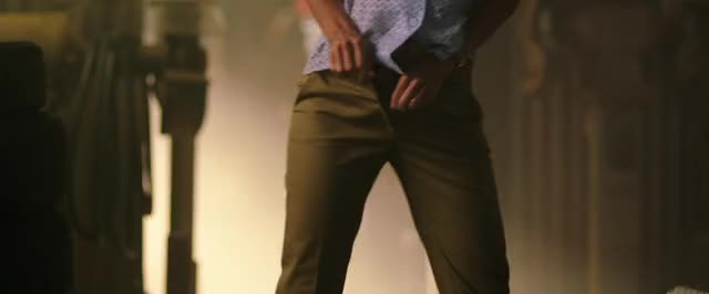 Jennifer Aniston - We're The Millers Dance Scene