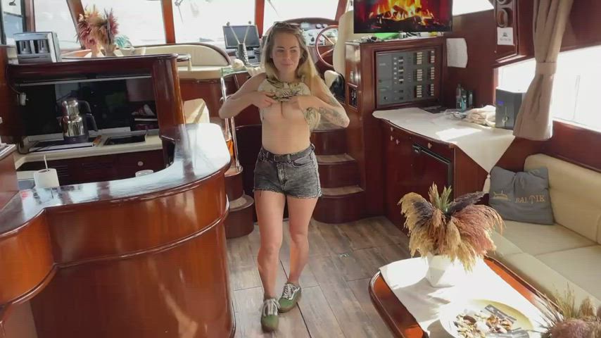 I wonder if the Captain will give me a free ride