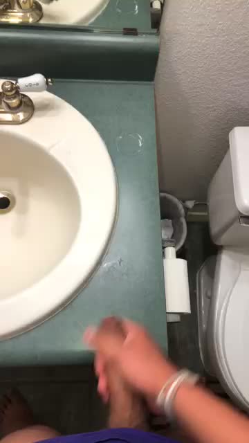 Spraying huge cum
