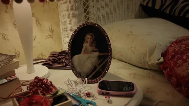 Laura Wiggins - Shameless s02e02-03 2012  HD 1080p 360p