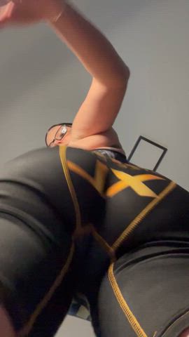 Do you like the view enough to eat my pussy?