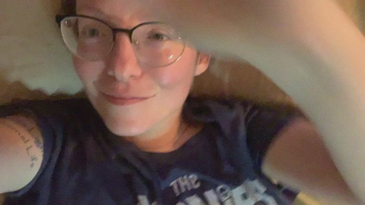 Anyone dig pale, old, big titted girls with short hair and glasses?