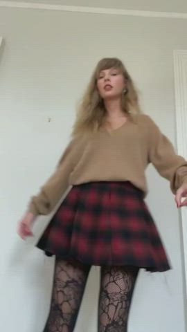 Taylor Swift looking fine - and basic - as hell