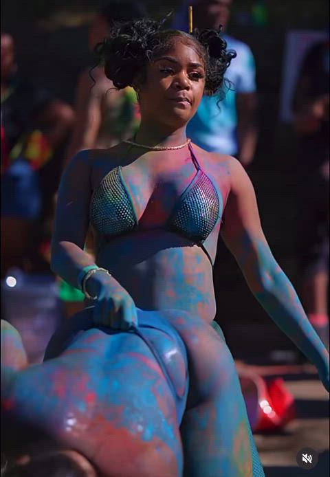 Girl on girl jiggle & grind !