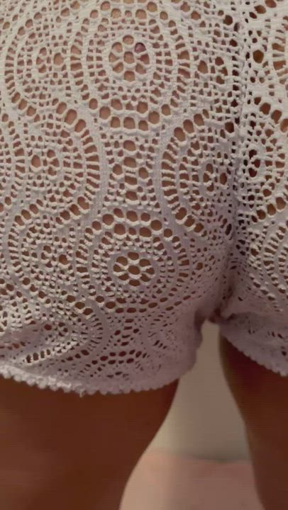 [f]ilipina milf pull my pants down and slip it in my wet hole