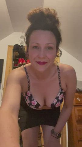 Monday Milf tease for your pleasure