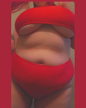 Get to know me ;) I'm a curvy, Canadian 25 yr old creator <3 Full nudes on