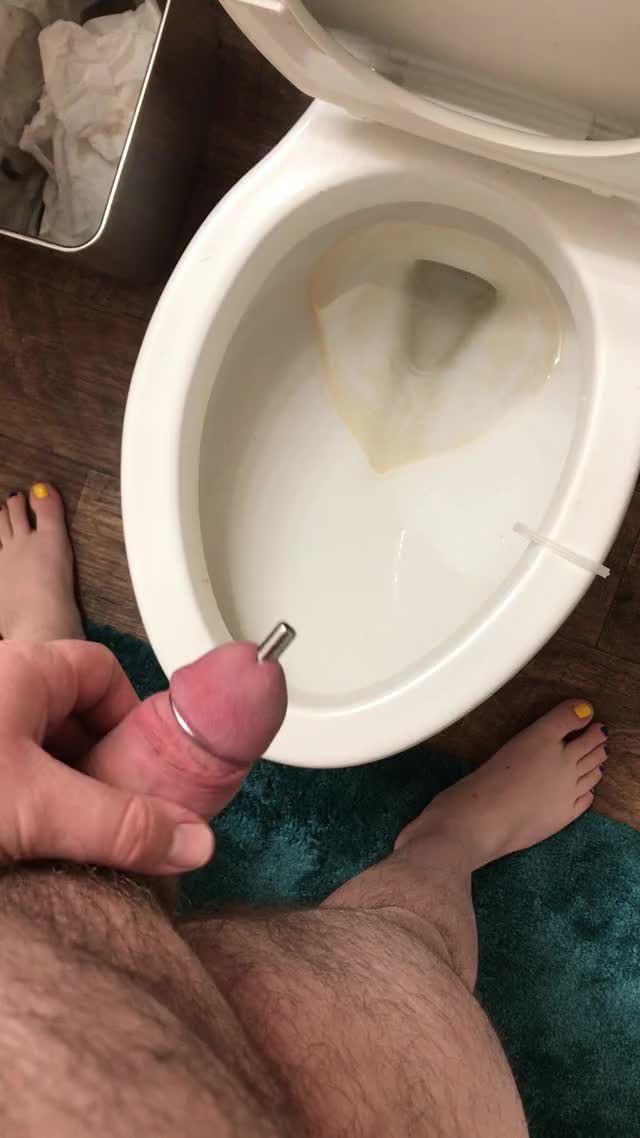 Peeing with the hollow flexi-sound!