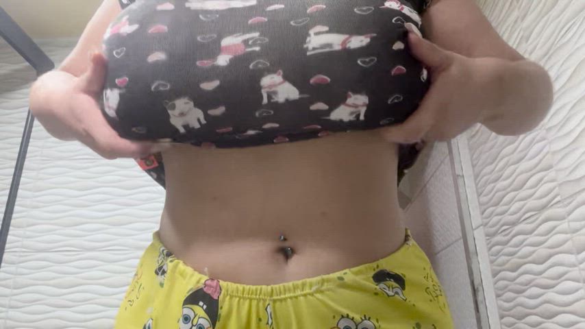 18 yo titty drop for you 🥰