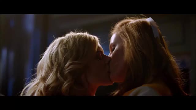 Bella Thorne gif