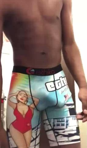I’m a 6’4 18 year old black man so who wants to take my 7.5 inch softie and feel
