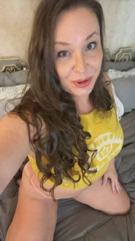 flashing milf squirting gif