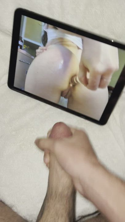 Absolutely covered this reddit angel and her perfect bubble butt. 🥵 Can’t get