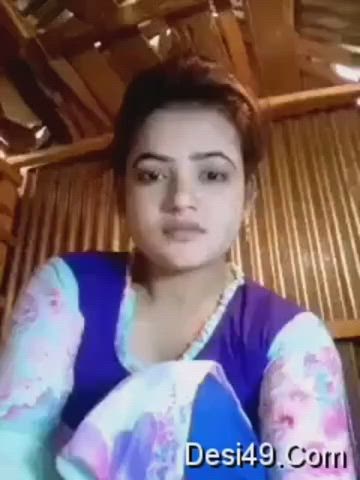 Desi 🍑girl show 😍boobs full video