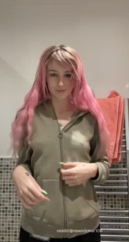 messy hair and no makeup :p