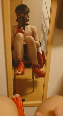 Twink with feet fetish self play in front of mirror