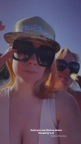 avril lavigne cleavage feet gif