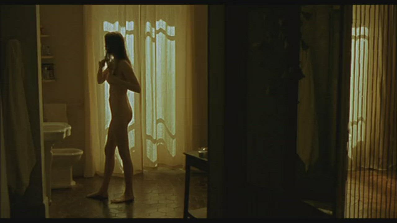 Leelee sobieski walking around naked THE IDOL
