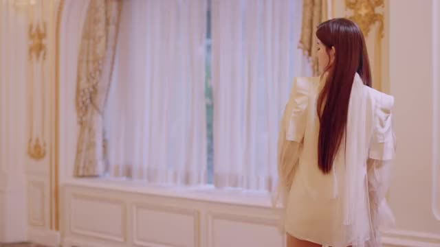 EVERGLOW Crank In Film #YIREN (이런)