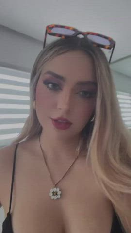 Cleavage Latina Tits gif