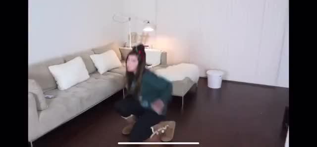 Gabbie Hanna being a Christmas slut twerking her round ass and doing ratchet dance