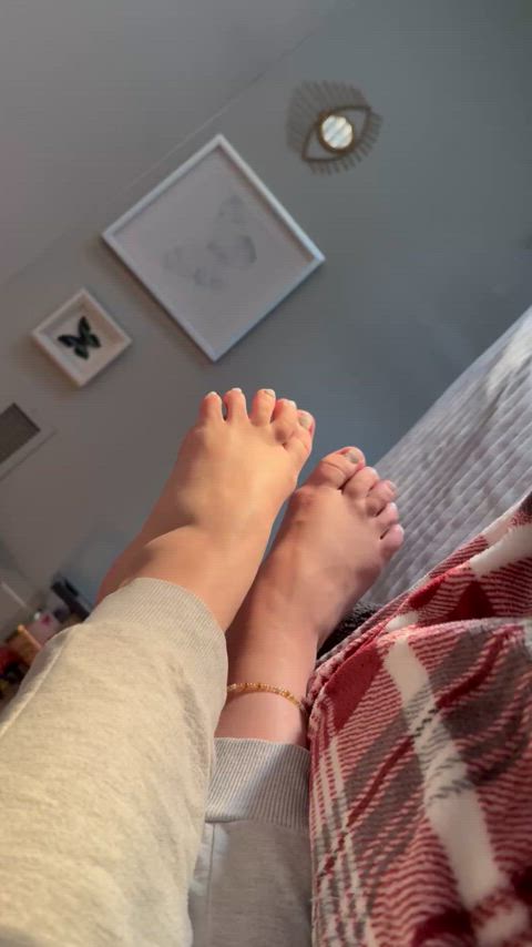 White toes in the sun 