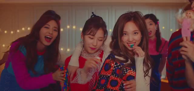 V LIVE - TWICE(트와이스) -Merry & Happy- M V 53.mov