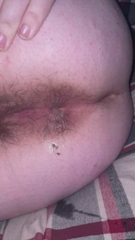 Wiping wifey’s ass after her anal bead play