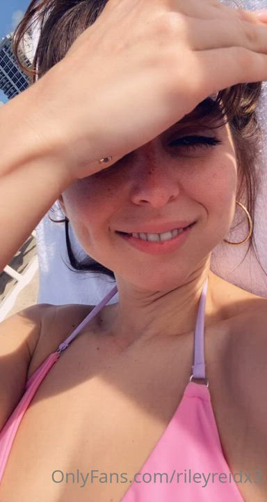 Sexy tits....grab 100gb premium pack of this famous star from comments