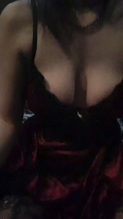 Can someone rail me in this dress pls?
