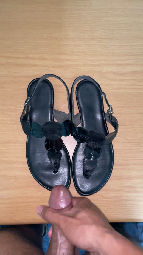 aunt cum feet sandals feet-heaven gif