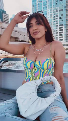 Nice jiggles by a THICCC Indian chick!