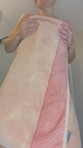 Mid-day shower to clean all the mom parts (40yr old mom)