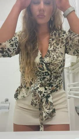 Going to dinner with the hubby, do you think he'll like what i'm wearing?